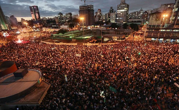 Sao_Paulo_protest_01.jpg
